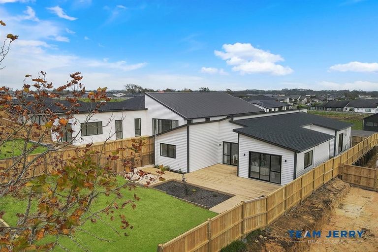 Photo of property in 30 Paihere Street, Huapai, Kumeu, 0810