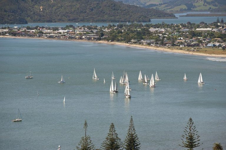 Photo of property in 14 Rena Place, Whitianga, 3510