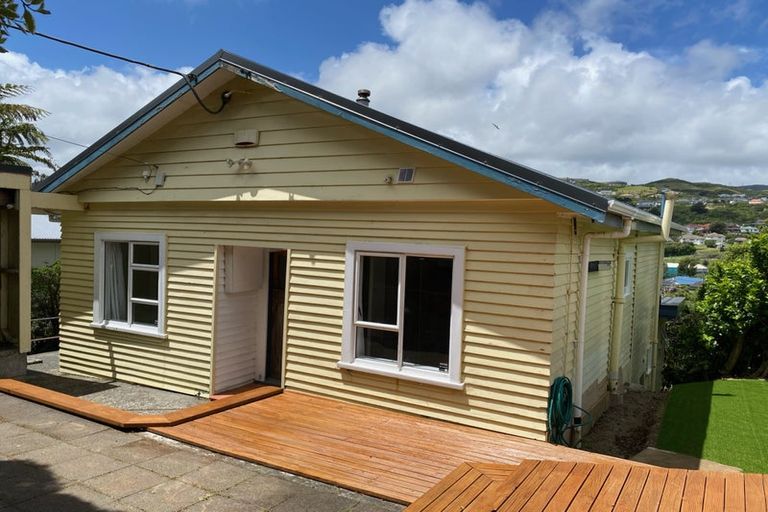 Photo of property in 7 Hampton Hill Road, Tawa, Wellington, 5028