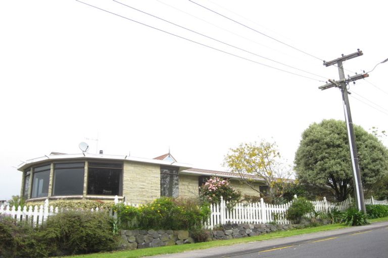 Photo of property in 1 Linda Street, Oakura, 4314