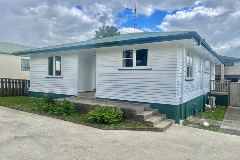 Photo of property in 57 Beaubank Road, Kelston, Auckland, 0602