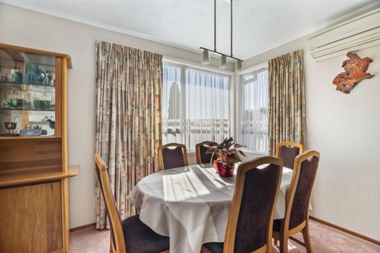 Photo of property in 25 Lipton Grove, Opaheke, Papakura, 2113