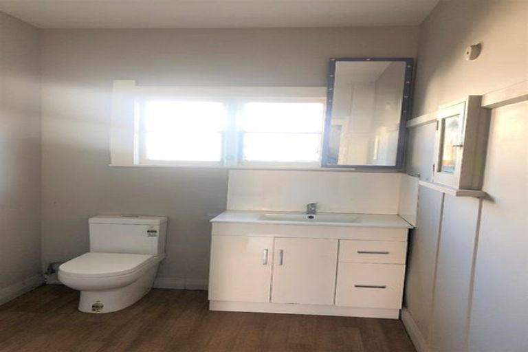 Photo of property in 11 Hansons Lane, Upper Riccarton, Christchurch, 8041