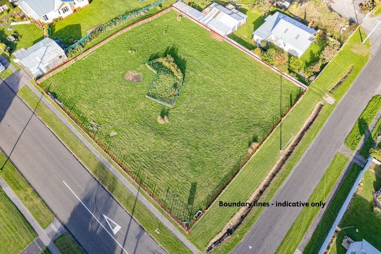 Photo of property in 29 Brassey Street, Waverley, 4510