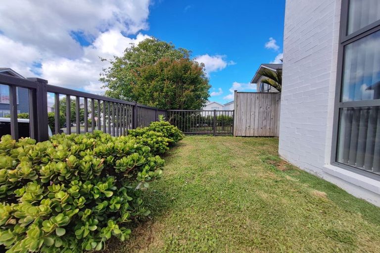 Photo of property in 4 Arthur Rolfe Lane, Swanson, Auckland, 0614