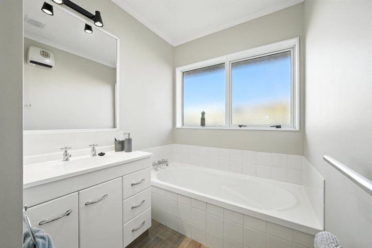 Photo of property in 48 Panckhurst Drive, Woodend, 7610