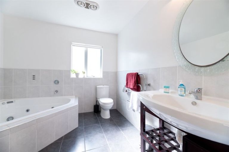 Photo of property in 41d Terra Nova Street, Glen Eden, Auckland, 0602