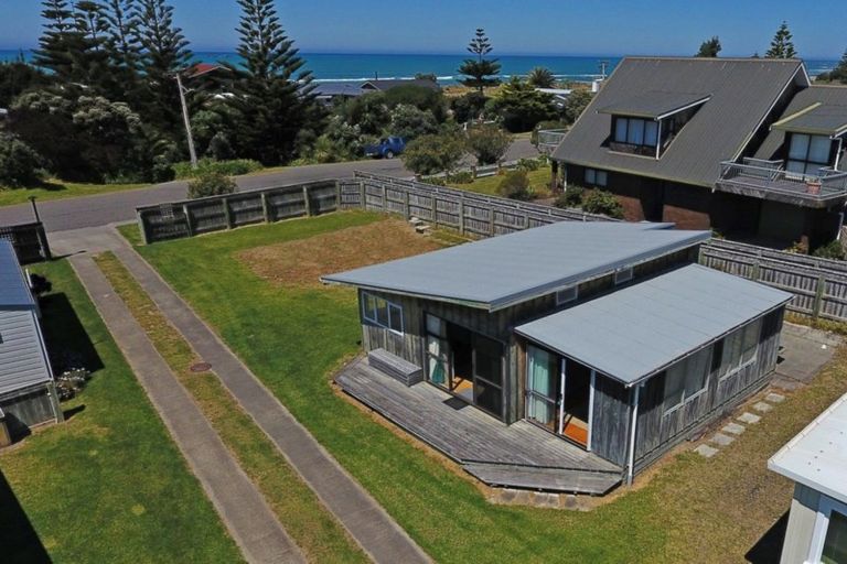 Photo of property in 2 Riversdale Road, Clouston Park, Upper Hutt, 5018