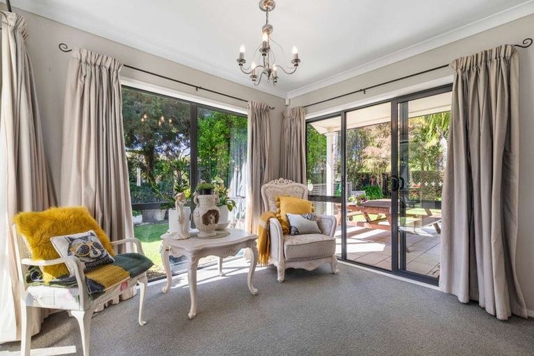 Photo of property in 12 Rangiwhea Road, Waiuku, 2123