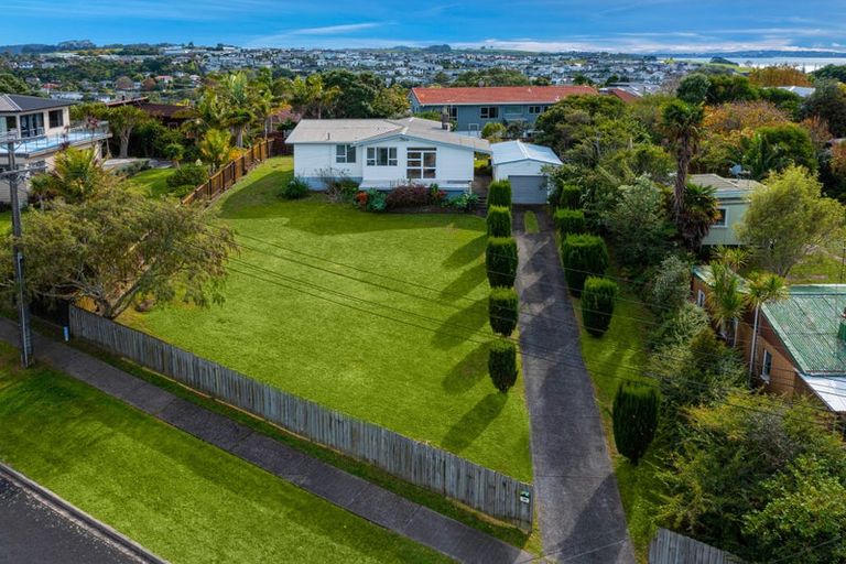 Photo of property in 69 Killarney Avenue, Torbay, Auckland, 0630