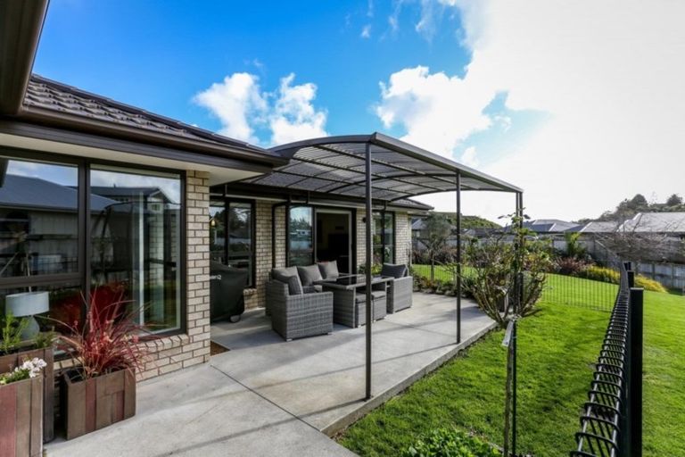 Photo of property in 14 Te Arakete Place, Hurworth, New Plymouth, 4310