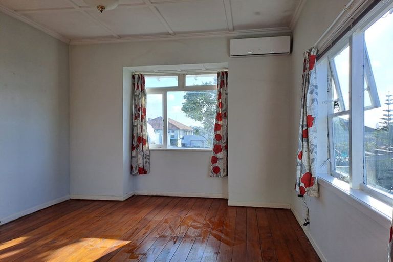 Photo of property in 26 Onewa Road, Northcote Point, Auckland, 0627