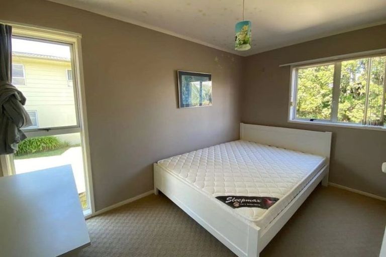 Photo of property in 6 Barlow Place, Chatswood, Auckland, 0626