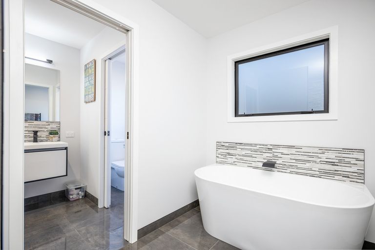 Photo of property in 18 Roger Renall Avenue, Lansdowne, Masterton, 5810