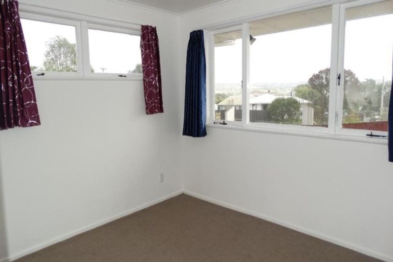 Photo of property in 2 Geordie Street, Henderson, Auckland, 0612