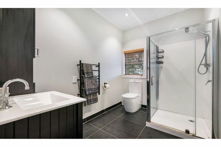 Photo of property in 437 West Coast Road, Glen Eden, Auckland, 0602