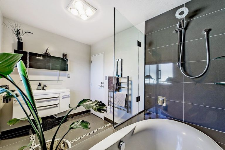 Photo of property in 406 Courtenay Road, Charing Cross, Christchurch, 7671