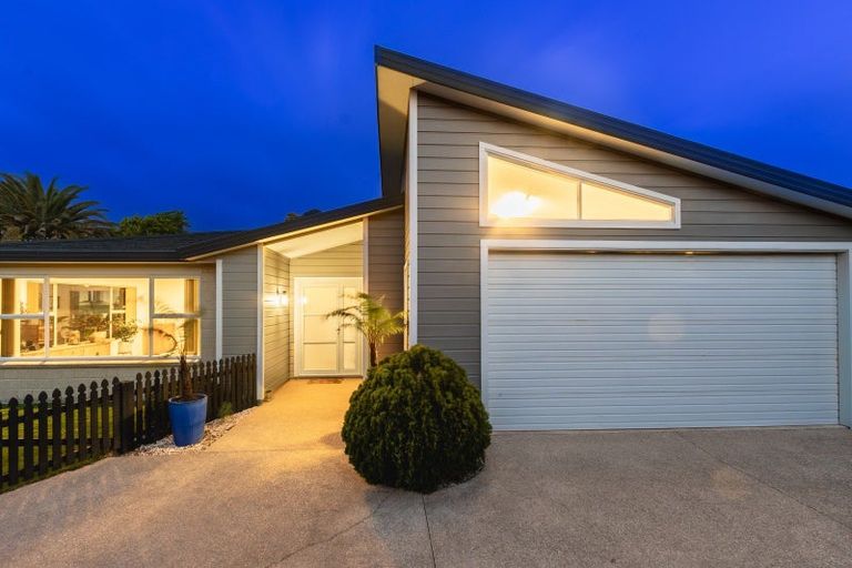 Photo of property in 15 Datum Way, Paraparaumu, 5032