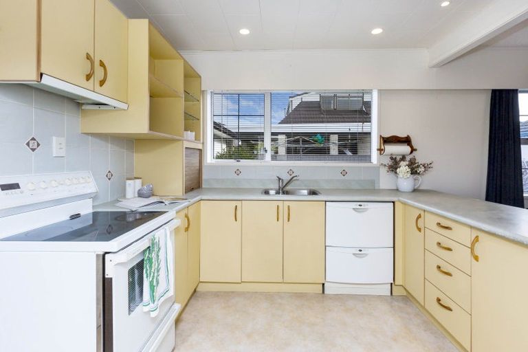 Photo of property in 41c Ludlam Crescent, Woburn, Lower Hutt, 5010