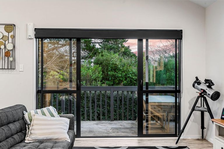 Photo of property in 2 Tarara Lane, Kumeu, 0810