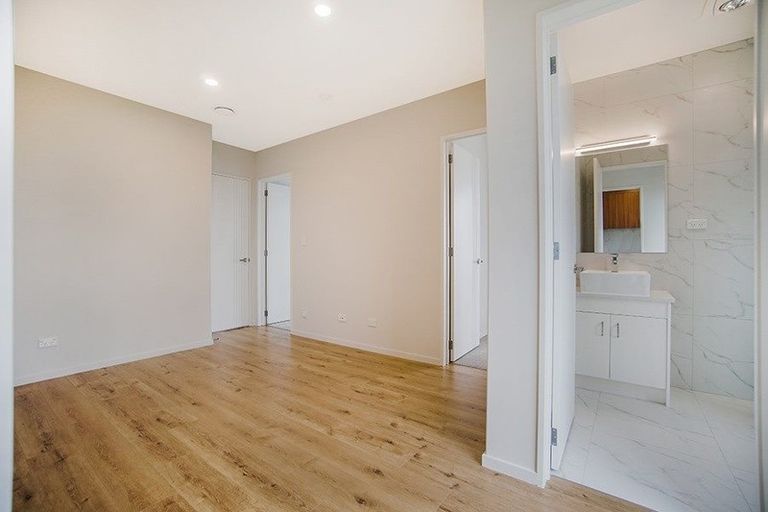 Photo of property in 48 Twin Parks Rise, Papakura, 2110