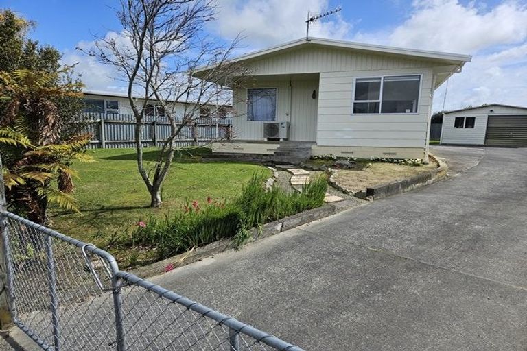 Photo of property in 39 Raglan Avenue, Cloverlea, Palmerston North, 4412