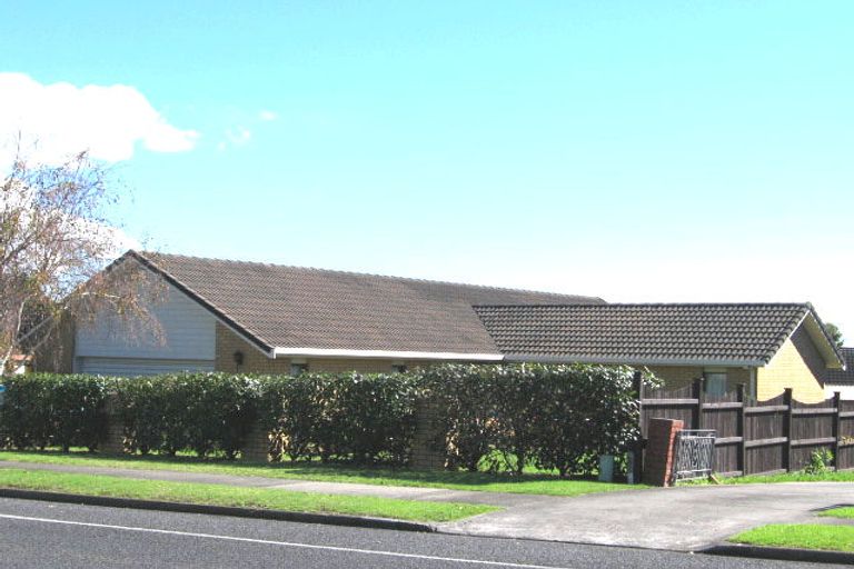 Photo of property in 110 Hutchinsons Road, Bucklands Beach, Auckland, 2014