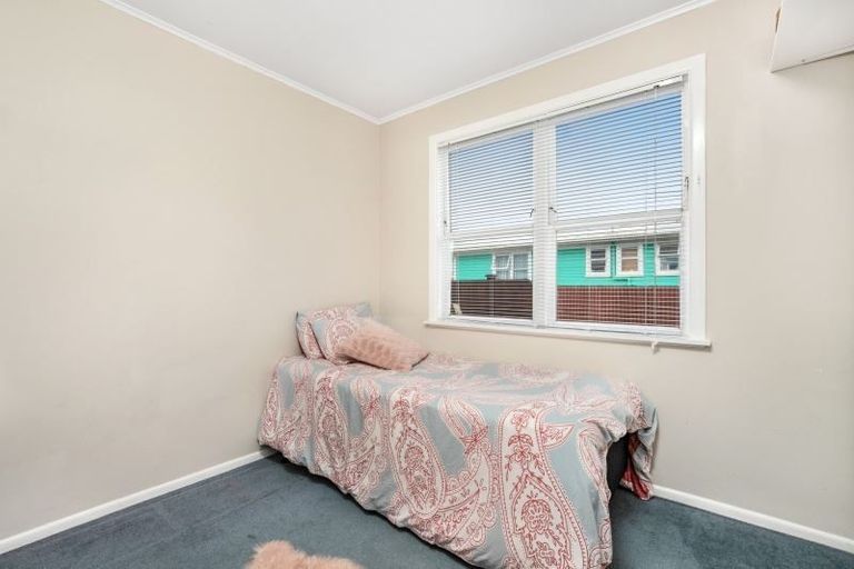 Photo of property in 16 Montmere Avenue, Te Atatu Peninsula, Auckland, 0610