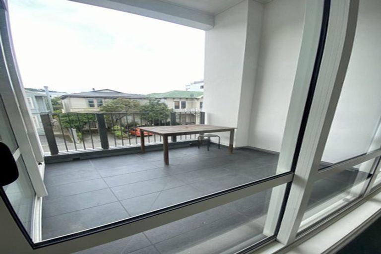 Photo of property in Stadium Garden Flats, 314/107 Thorndon Quay, Pipitea, Wellington, 6011
