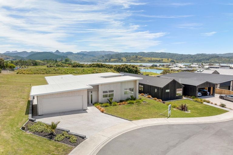 Photo of property in 16 Ian Hopper Way, Pauanui, 3579