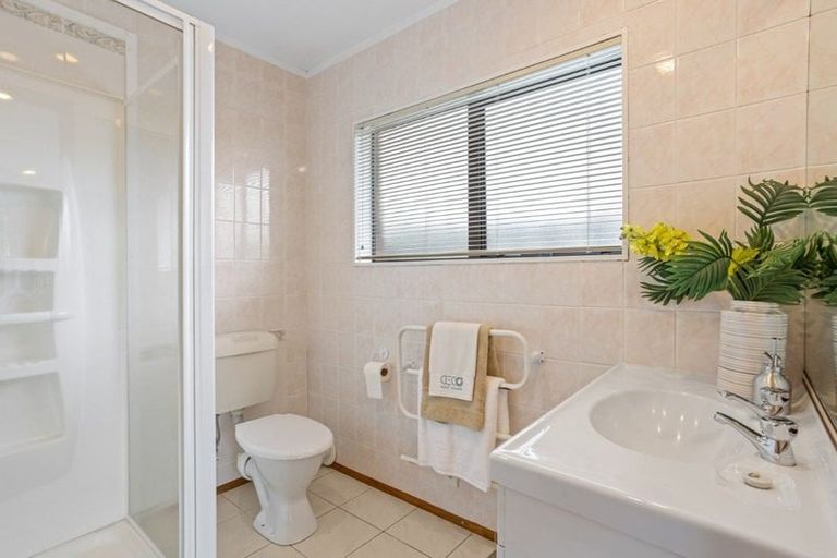 Photo of property in 22 Petrel Place, Massey, Auckland, 0614