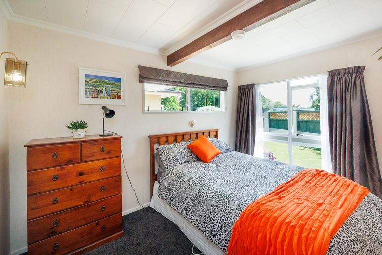 Photo of property in 23 Chilton Grove, Hokowhitu, Palmerston North, 4410