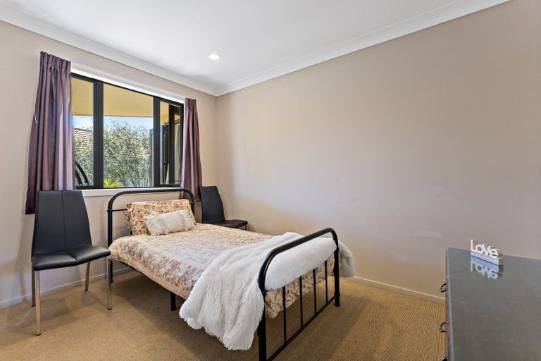 Photo of property in 11 Mackwell Road, Fairview Heights, Auckland, 0632