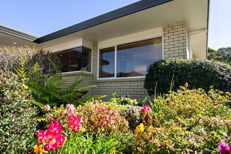 Photo of property in 40 Settlers Grove, Orewa, 0931