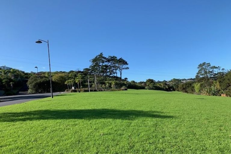 Photo of property in 30 Schopolo Place, Schnapper Rock, Auckland, 0632