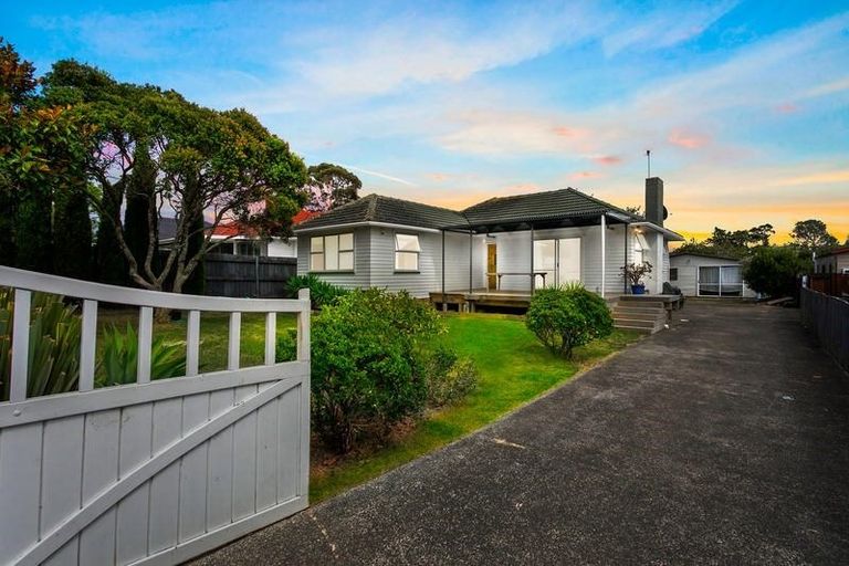 Photo of property in 12 Tamariki Avenue, Kelston, Auckland, 0602