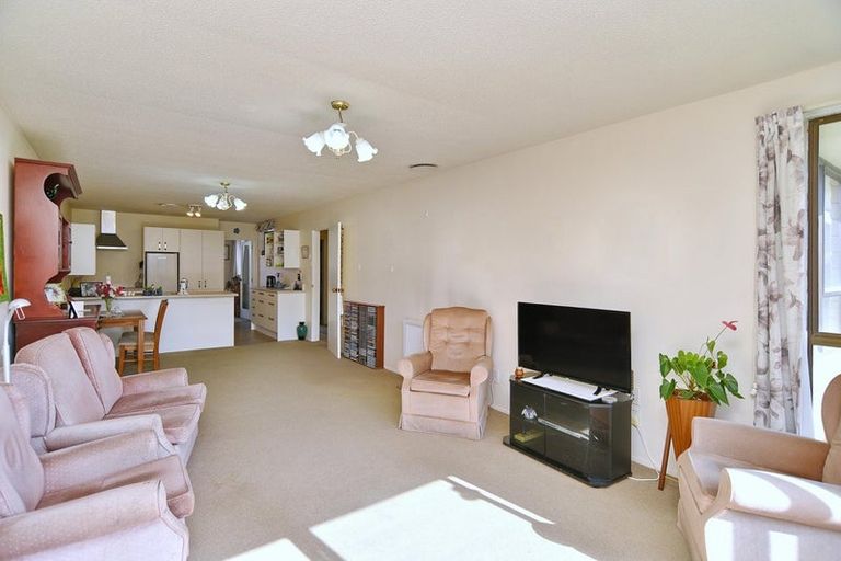 Photo of property in 2/7 Cassidy Place, Belfast, Christchurch, 8051