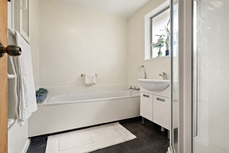 Photo of property in 1/204a Riccarton Road, Riccarton, Christchurch, 8041