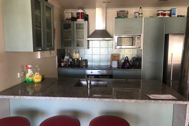 Photo of property in 6 Beazley Place, Glendene, Auckland, 0602