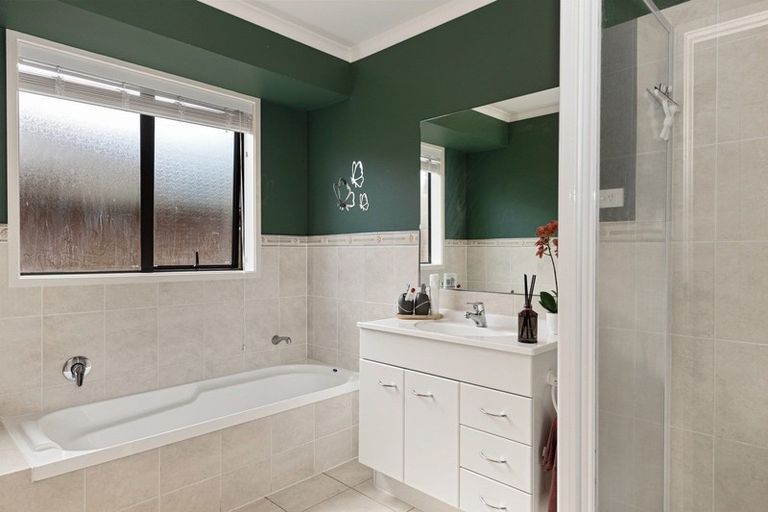 Photo of property in 79 Saint James Drive, Huntington, Hamilton, 3210