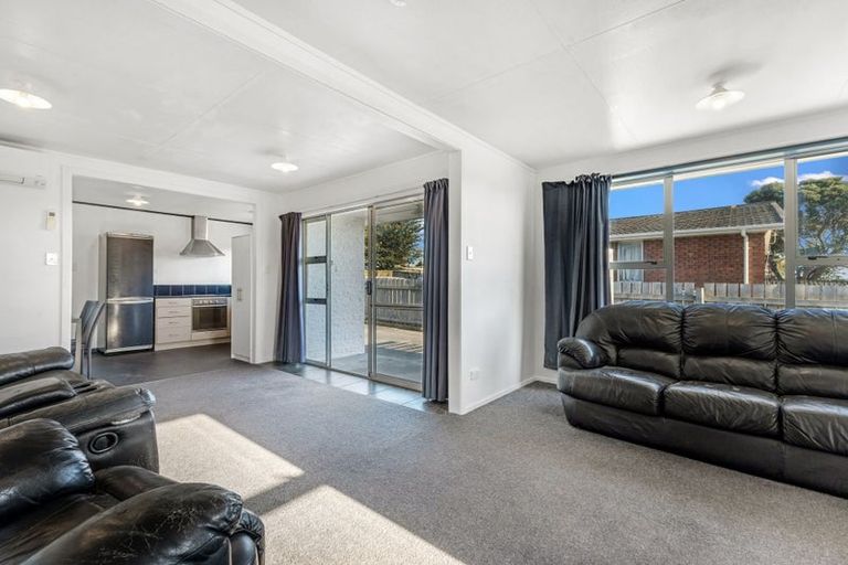Photo of property in 35 Camellia Avenue, Bell Block, New Plymouth, 4312