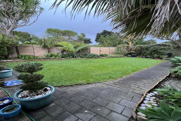 Photo of property in 1 Sunset Parade, Plimmerton, Porirua, 5026