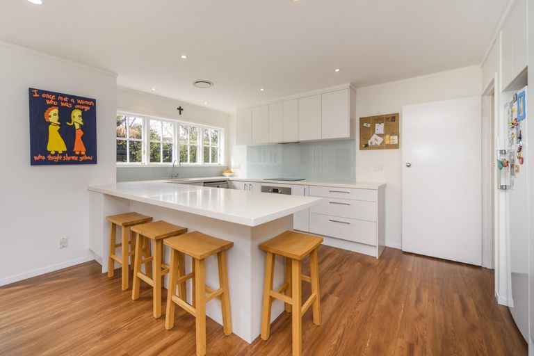 Photo of property in 92 Roy Street, Palmerston North, 4410