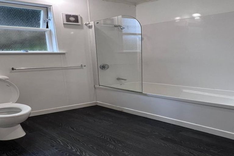 Photo of property in 147 Ruskin Road, Newlands, Wellington, 6037