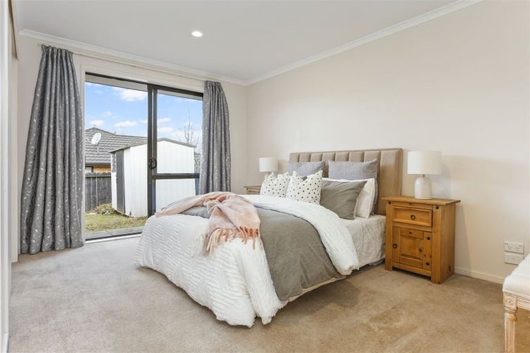 Photo of property in 35 Cabeleigh Drive, Helensville, 0800