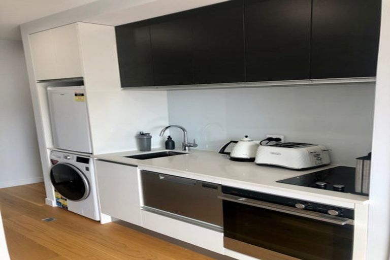 Photo of property in Frank Sargeson Apts, 2/74g Anzac Street, Takapuna, Auckland, 0622