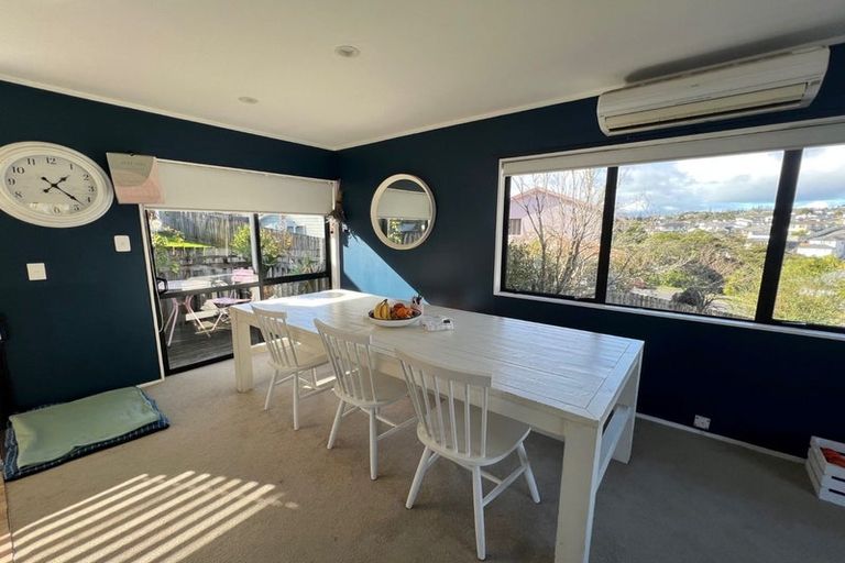 Photo of property in 1/3 Fernlea Rise, Bayview, Auckland, 0629