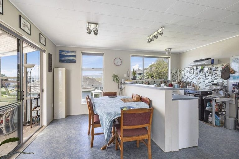 Photo of property in 44 View Road, Titahi Bay, Porirua, 5022