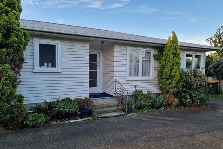 Photo of property in 57 Archibald Road, Kelston, Auckland, 0602