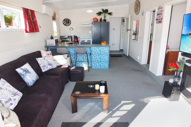Photo of property in 15 Te Awa Street, Foxton Beach, Foxton, 4815